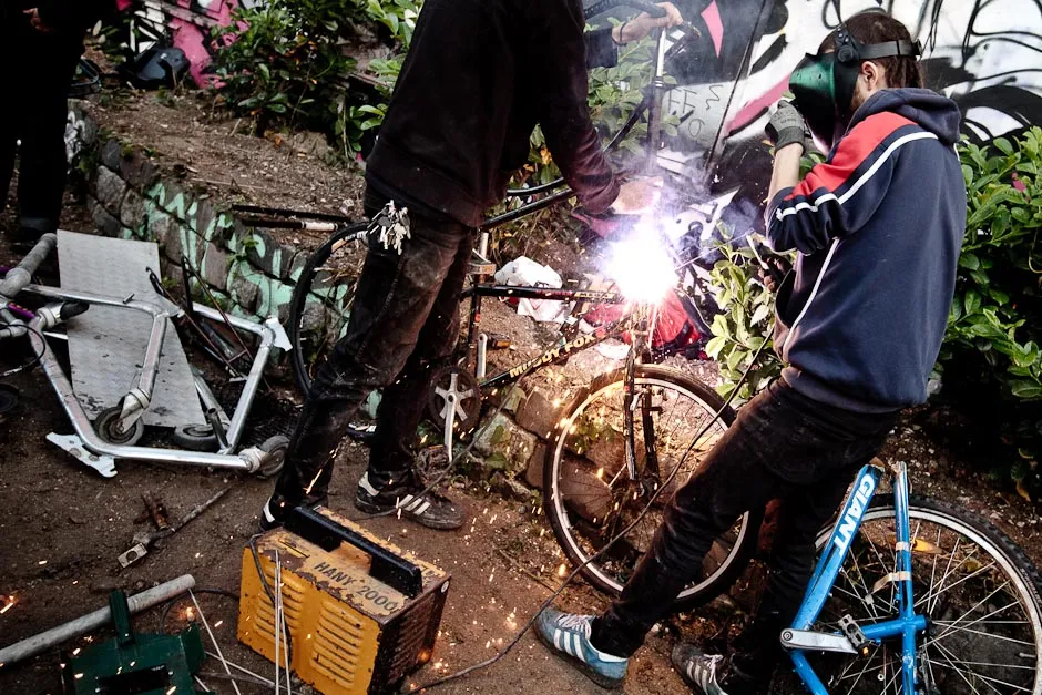 Glade punks fik cykelkrig og veganske hotdogs, foto 1, Mette Kramer Kristensen