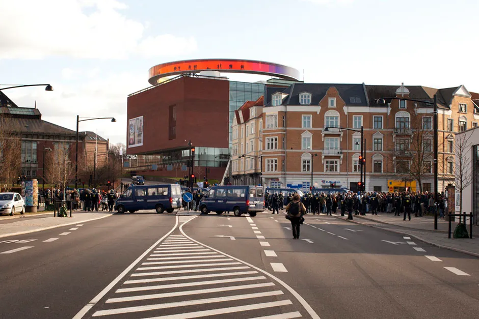 Stort politiopbud i det centrale Århus