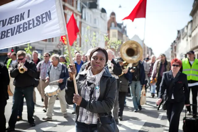 1. maj 2013: Faner er røde, Helle er ... (7/31)
