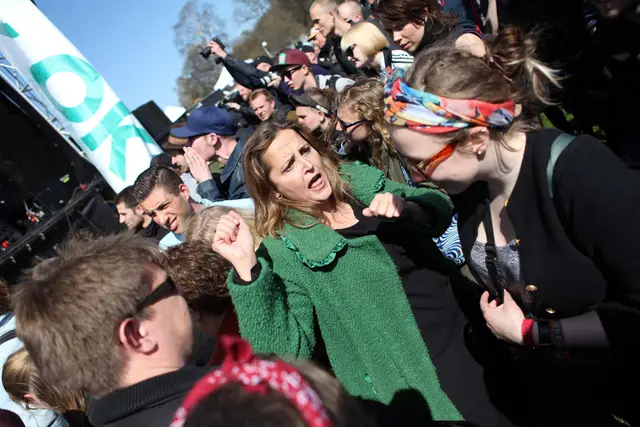 1. maj 2013: Faner er røde, Helle er ... (25/31)