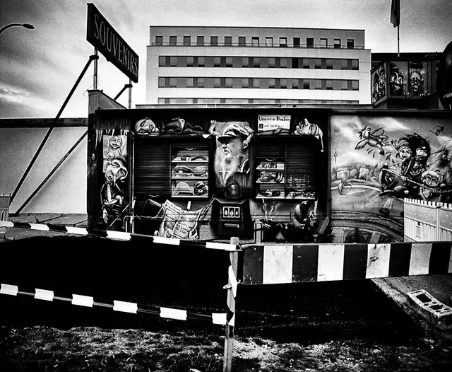 Die Mauer (2/24)