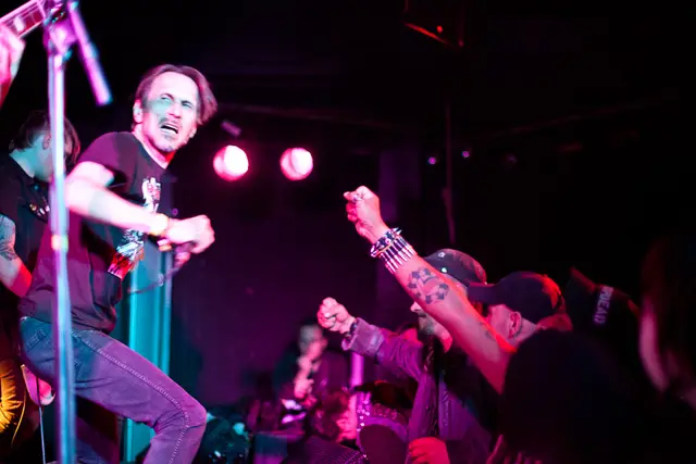 Glade punks fik cykelkrig og veganske hotdogs (8/22)