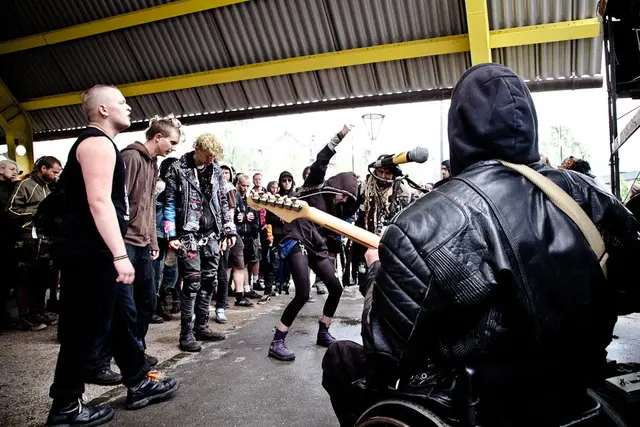 Glade punks fik cykelkrig og veganske hotdogs (11/22)