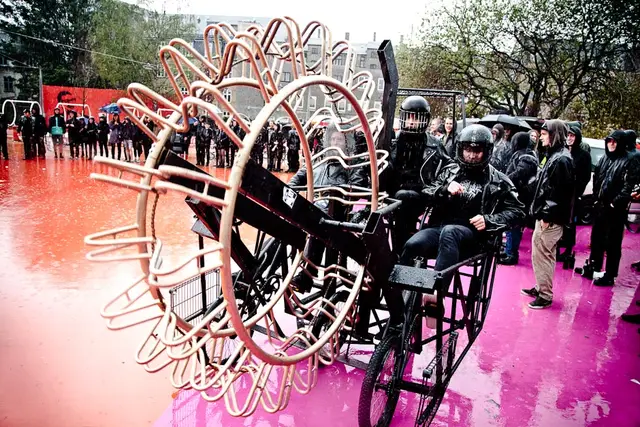 Glade punks fik cykelkrig og veganske hotdogs (17/22)