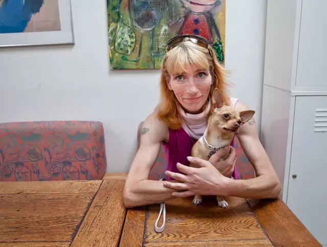Linda med hunden Maya