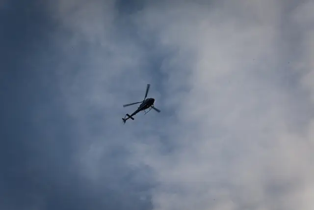 Politiet havde en helikopter hængende i luften det meste af dagen.