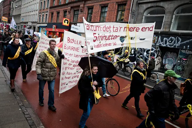 Demonstration på vej til Christiansborg Slotsplads 11. april 2013