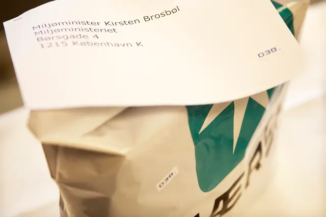 Gave til den nye minister fra Mærsk, miljøministeriet, 3 februar 2014