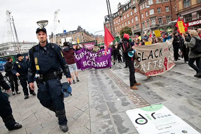 Moskemodstandere møder modstand (2/22)