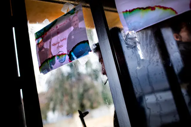A4 laser prints hænger rundt om i lejren med billeder af de døde ’martyrer’ - soldater fra FSA der er døde i kamp.