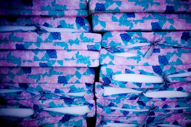 Madrasser ligger klar til distribution.